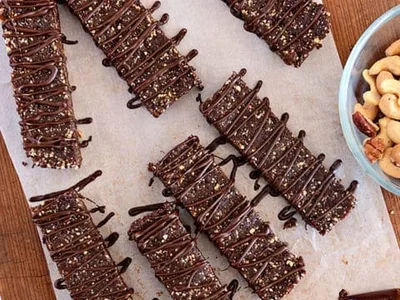 No-Bake Hazelnut Cocoa Energy Bars