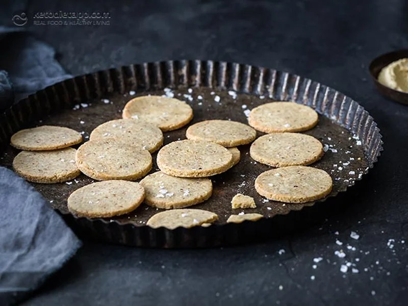 Almond Flour Low-Carb Oatcakes with Flax