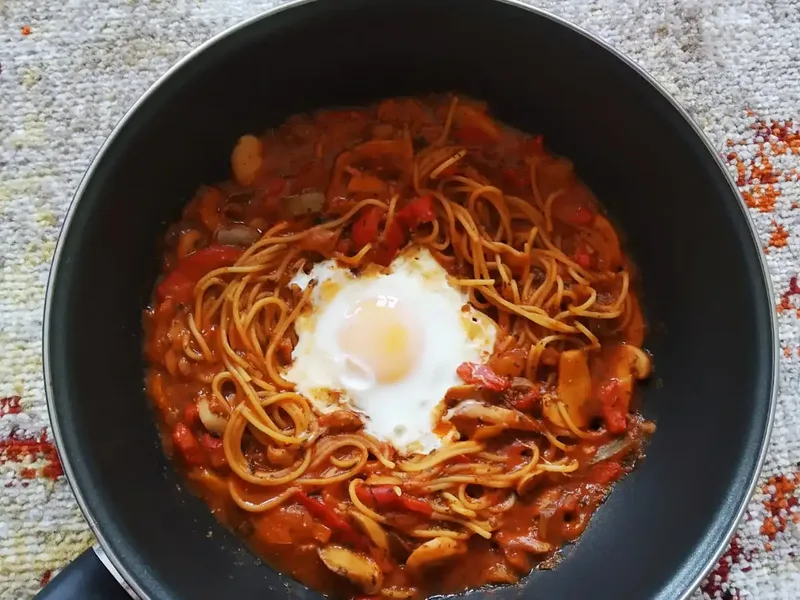 One-Pot Pasta with Egg and Vegetables