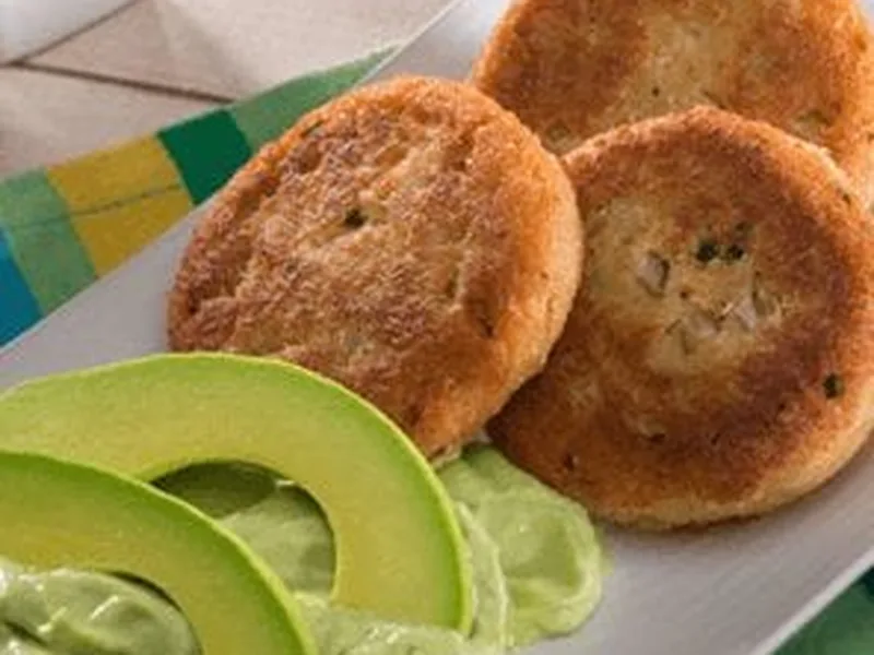 Pan-Seared Crab Cakes with Spicy Avocado Serrano Aioli