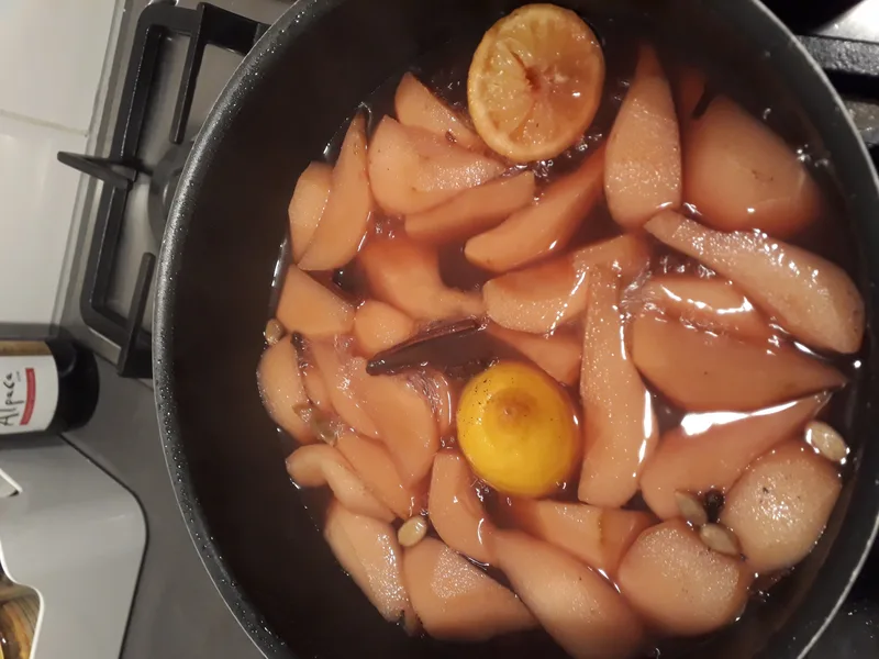 Dutch Stewed Cinnamon Pears in Red Wine (Stoofpeertjes)