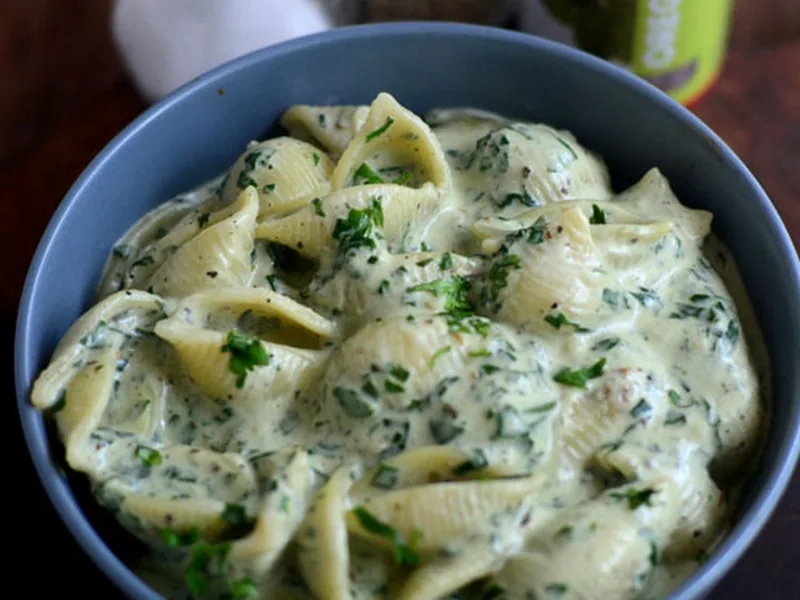 Creamy Spinach Shell Pasta with Garlic Butter Sauce