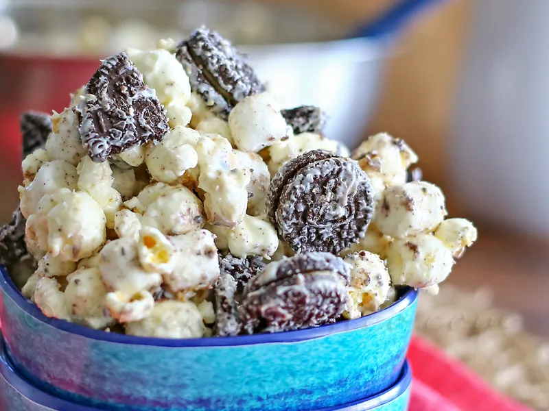 White Chocolate Reese's Oreo Popcorn Mix