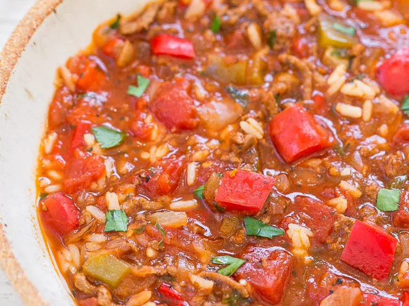 Slow Cooker Stuffed Pepper Soup with Ground Beef and Rice