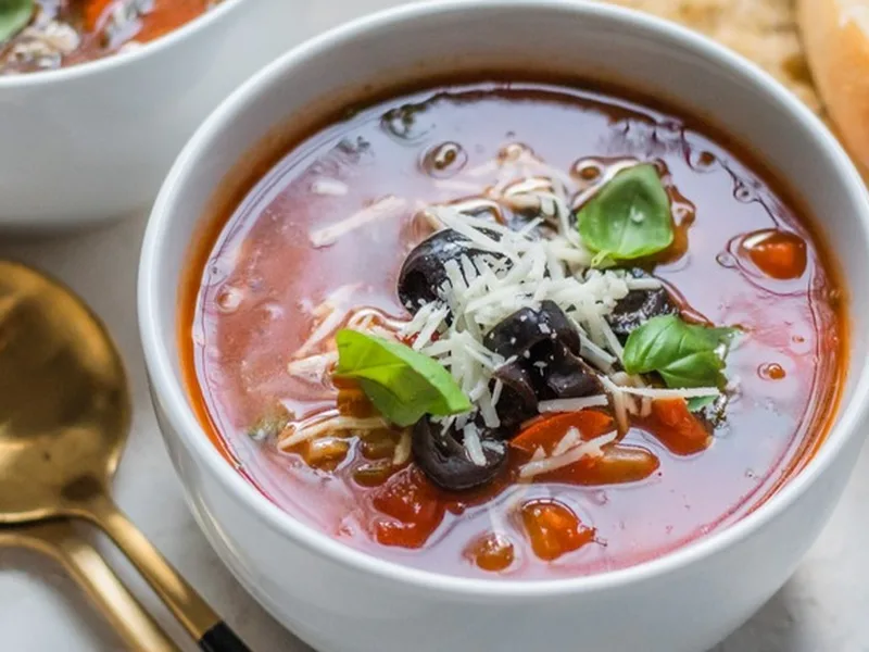 Veggie-Packed Pizza Soup with Spinach