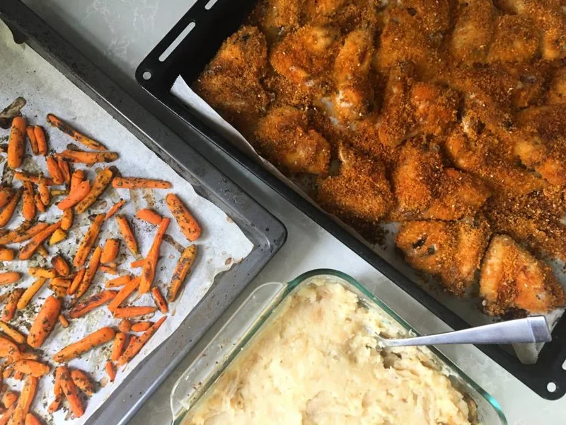 Oven-Baked Breaded Wings with Mashed Potatoes and Carrots