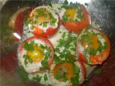 Baked Tomato Cups with Eggs and Herb Sauce