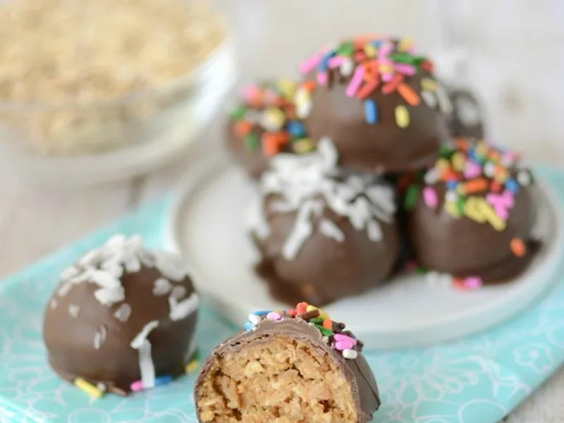 No-Bake Peanut Butter Oat Cookie Dough Truffles