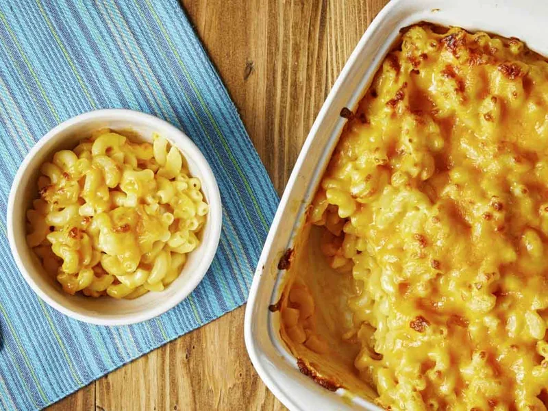 Baked Creamy Cheddar Mac and Cheese