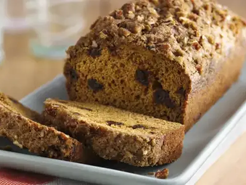 Praline Pumpkin Date Bread with Crunchy Pecan Topping