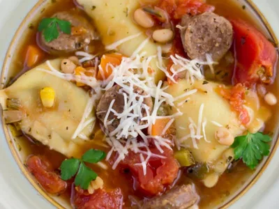 Slow Cooker Italian Sausage and Cheese Ravioli Soup