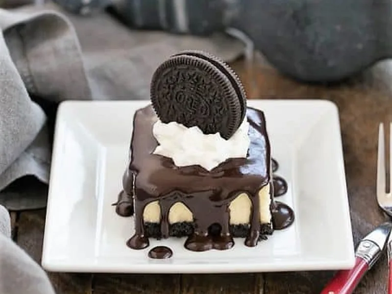 Oreo Cheesecake Bars with Hot Fudge Topping