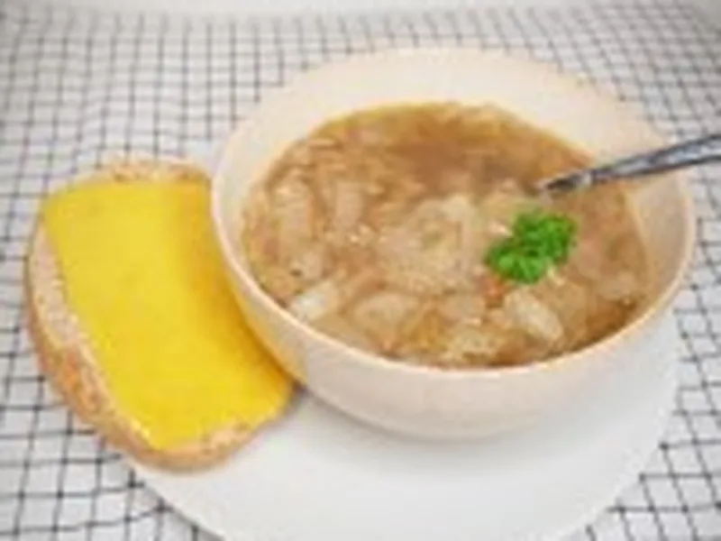 Vegan French Onion Soup with Caramelized Onions