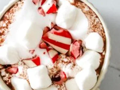 Quick Candy Cane Peppermint Hot Chocolate in 10 Minutes