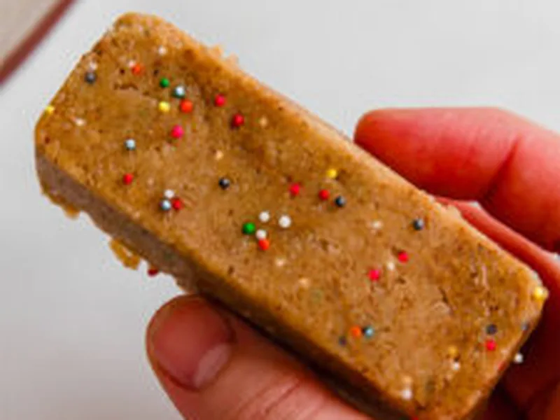 No-Bake Cake Batter Protein Bars with Almond Flour