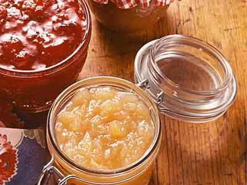 Old-Fashioned Pear Conserve with Pineapple