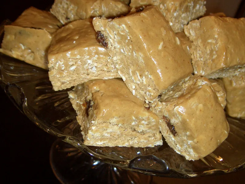 No-Bake Peanut Butter Honey Protein Granola Bars
