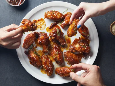Crispy General Tso's Chicken Wings with Spicy Sauce