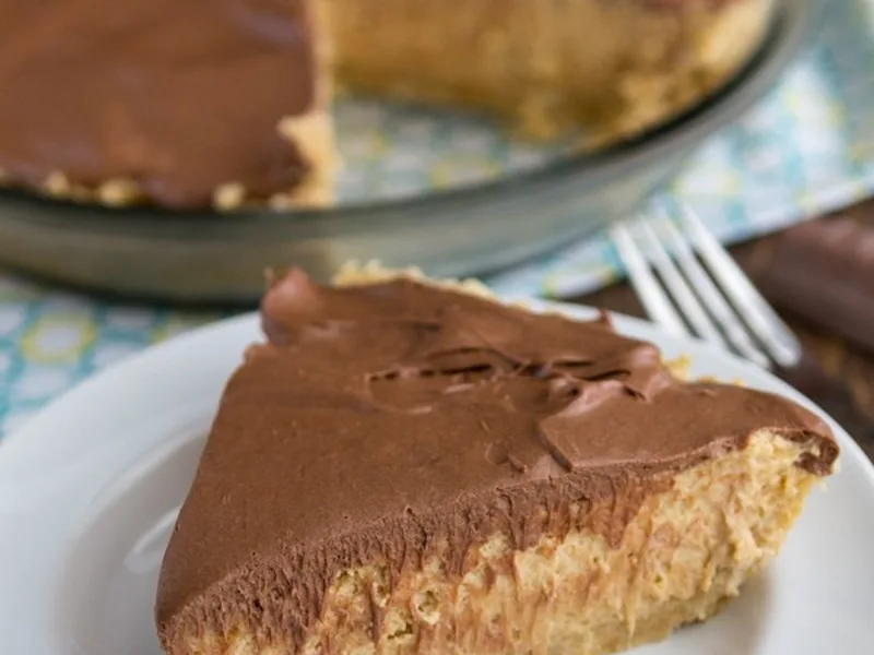 No-Bake Peanut Butter Twix Pie with Chocolate Topping