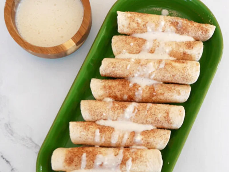 Low Carb Cinnamon Roll-Ups with Cream Cheese Glaze