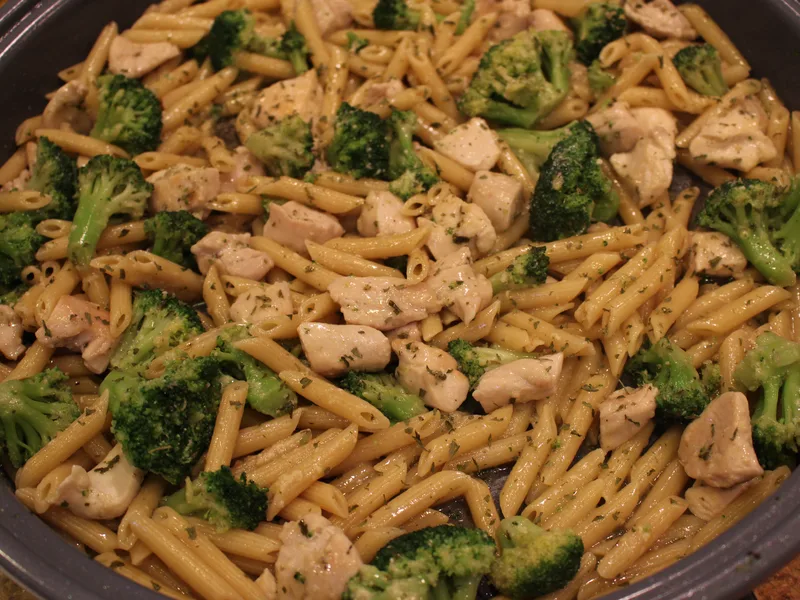 One-Pot Chicken, Broccoli and Penne Pasta