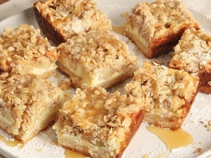 Caramel Cheesecake Apple Bars with Oat Crumble Topping