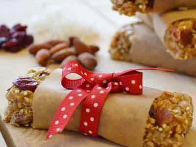 Cherry Almond Quinoa Granola Bars