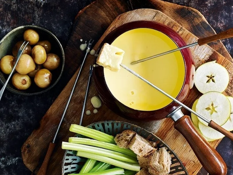British Isles Cheese Fondue with Cider and Whisky