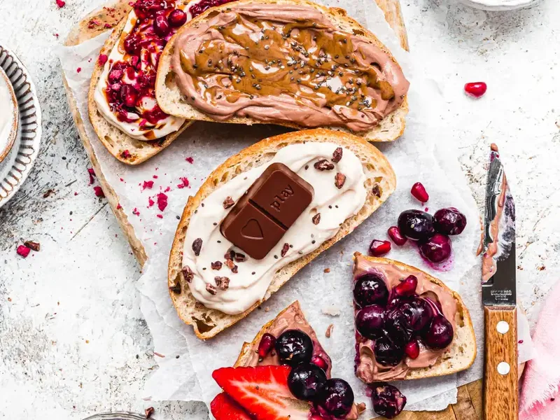 Protein Yogurt Breakfast Toast with Vanilla and Chocolate