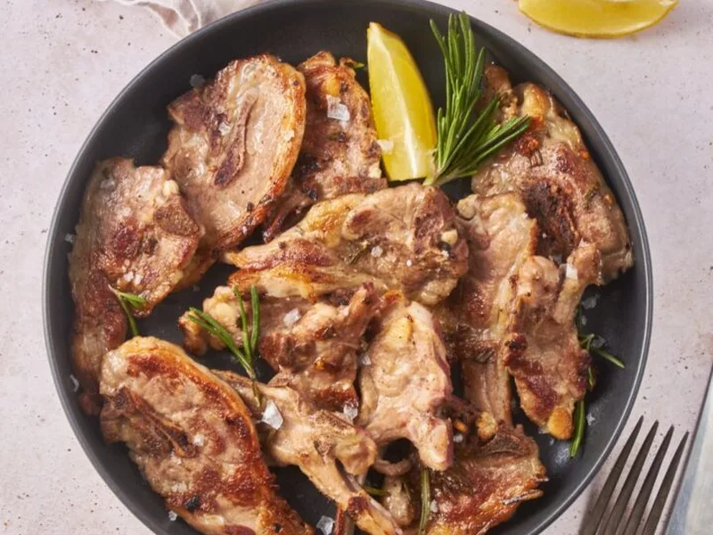 Sous Vide Lamb Chops with Garlic and Rosemary