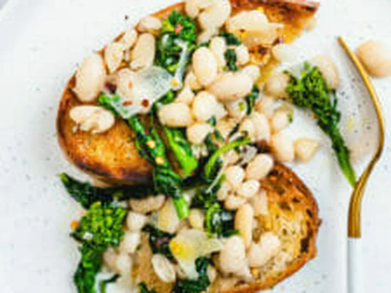 White Beans on Toast with Broccoli Rabe and Garlic