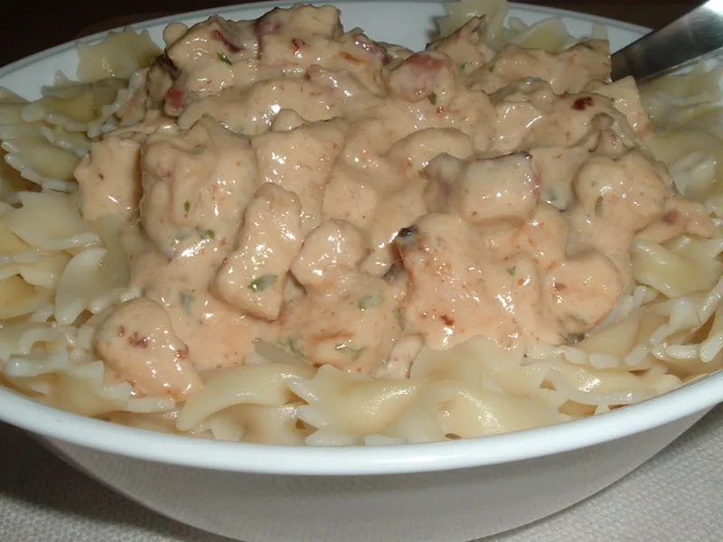 Creamy Bacon Chicken Pasta with Herb Seasoning