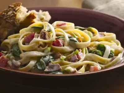 Creamy Bacon Carbonara Pasta with Spinach and Tomatoes
