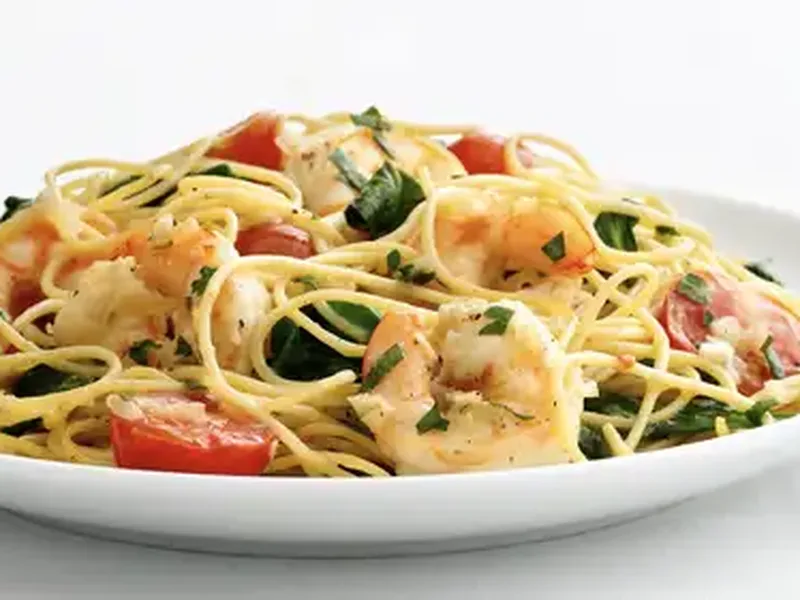 Skinny Garlic Shrimp Pasta with Cherry Tomatoes and Spinach