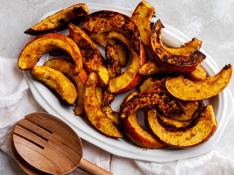 Crispy Roasted Acorn Squash with Garlic Spice