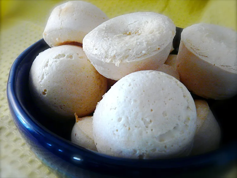 Pao de Queijo: Crispy Brazilian Cheese Puffs