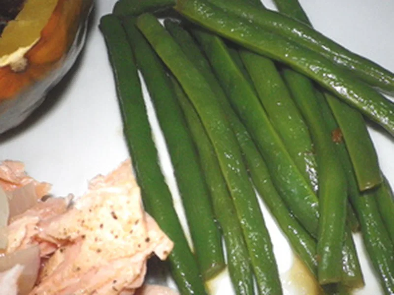 Skillet Butter Green Beans with Chicken Broth