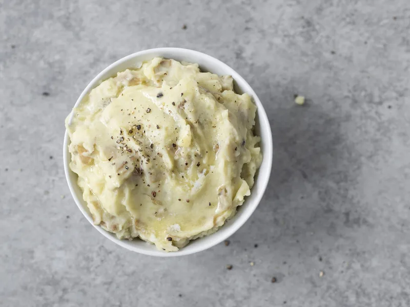 15-Minute Pressure Cooker Mashed Potatoes with Chives