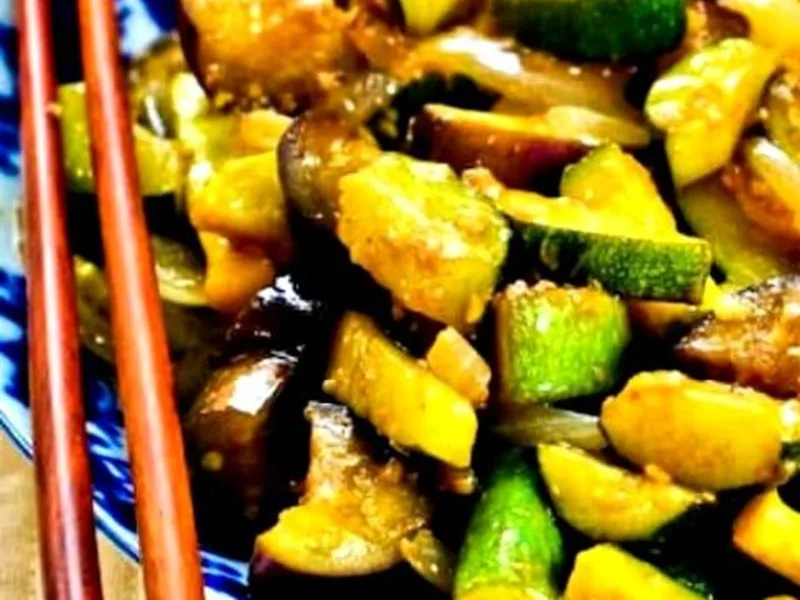 Garlic-Forward Vegetable Stir Fry with Oyster Sauce