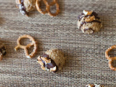 No-Bake Chocolate Raspberry Energy Bites with Cashews