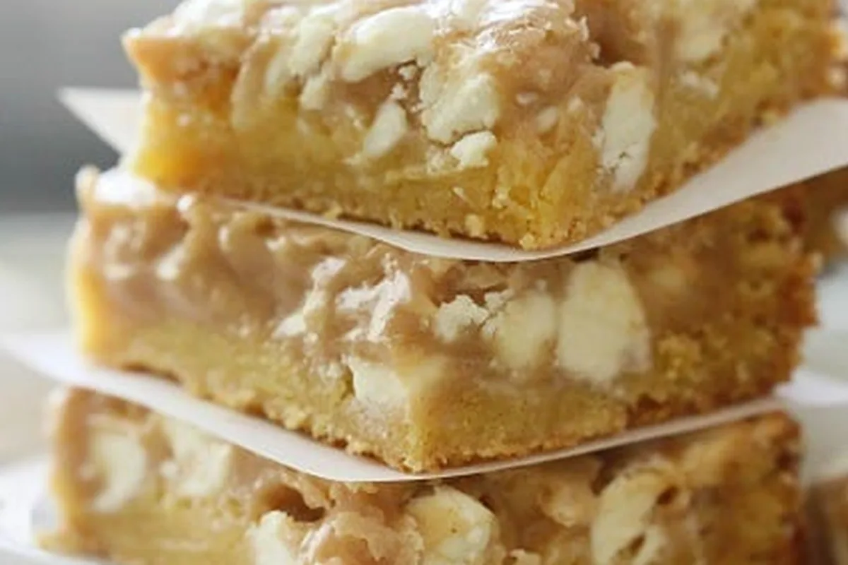 Gooey White Chocolate Fluffernutter Cake Bars | EasyCook