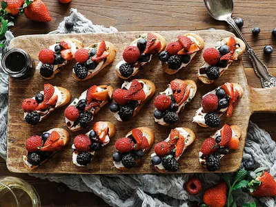 Fresh Berry Goat Cheese Bruschetta with Balsamic Glaze