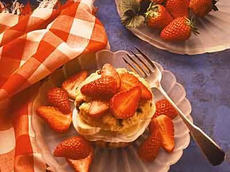 Chocolate Chip Biscuits with Berries and Bananas