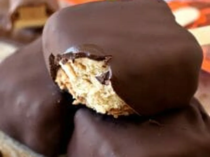 Frozen Chocolate Peanut Butter Pie Pops with Reese's