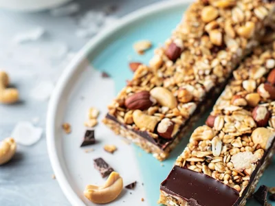 No-Bake Keto Peanut Butter Chocolate Granola Bars