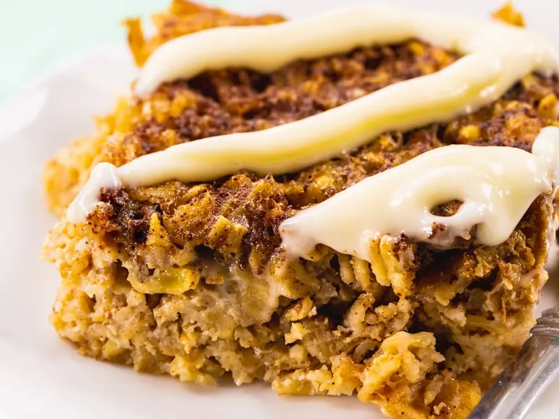 Cinnamon Roll Baked Oatmeal with Cream Cheese Glaze