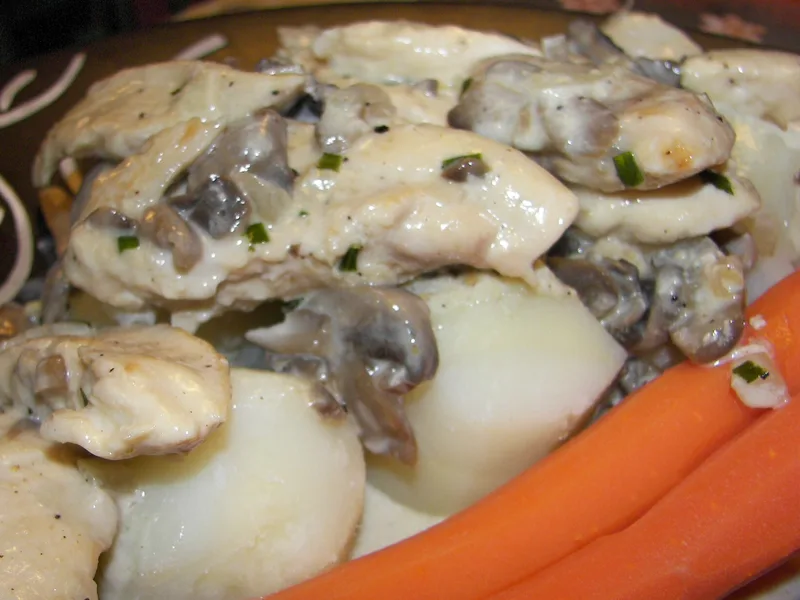 Geschnetzeltes Swiss Chicken in Cream and White Wine Sauce
