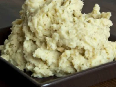 Creamy Pesto Mashed Potatoes with Garlic