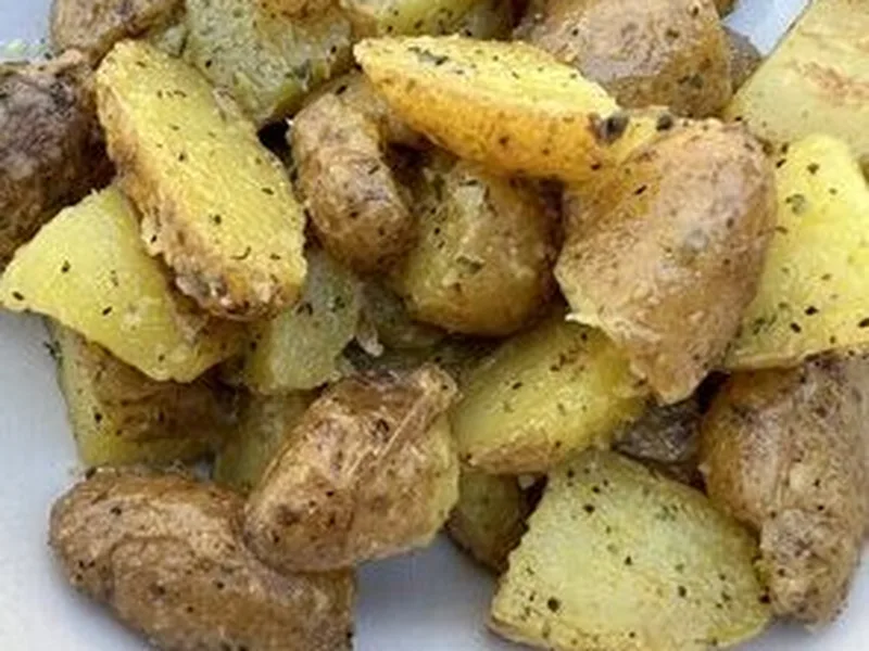 Boiled Red Potatoes with Butter and Fresh Parsley