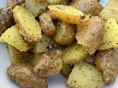 Boiled Red Potatoes with Butter and Fresh Parsley